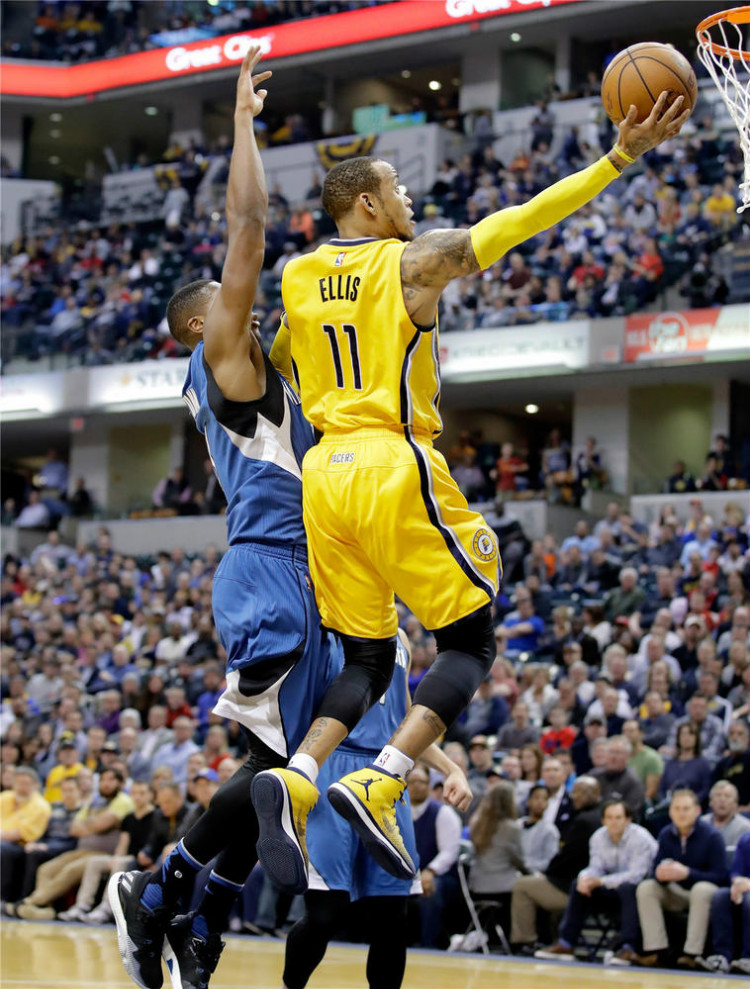 场和后防线 场和后防线